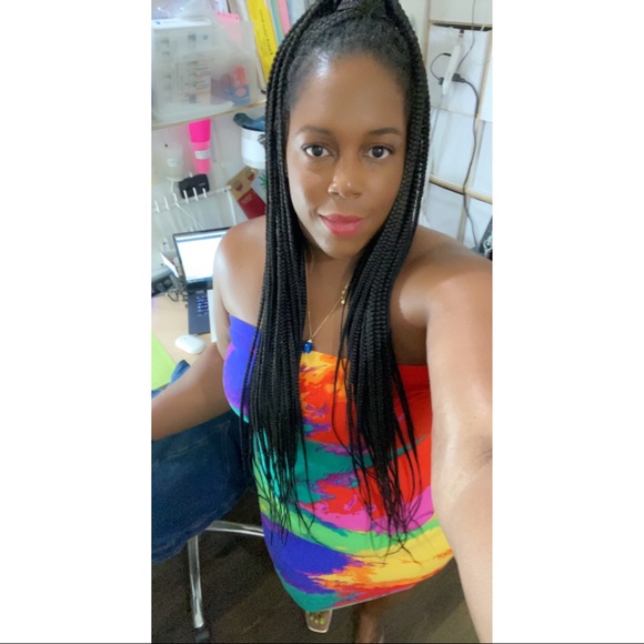 🌺Meet your Posher, Finchy of Finchy Designs 🌺 - Picture 3 of 5